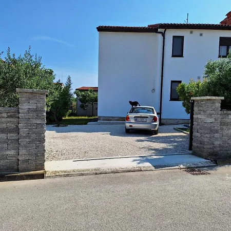 Romana's Cave Apartman Póla