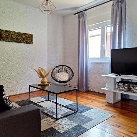 Romana's Cave Apartman