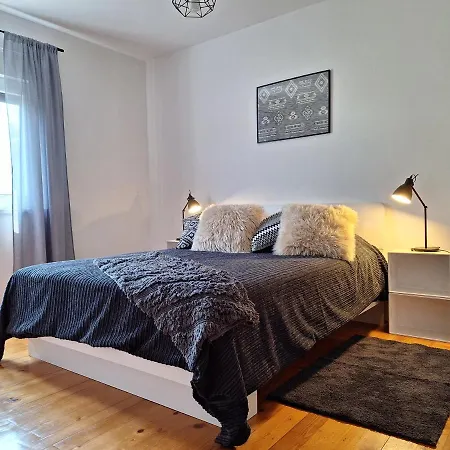 Romana's Cave Apartman