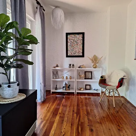 Romana's Cave * Pola